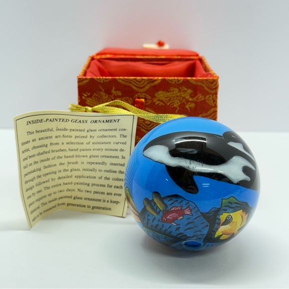 ❌SOLD❌ONE OF A KIND Christmas Hand Painted On Inside Glass Ornament Tropical - Picture 1 of 13